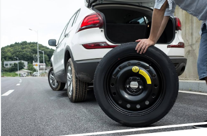 Spare tire installation roadside service